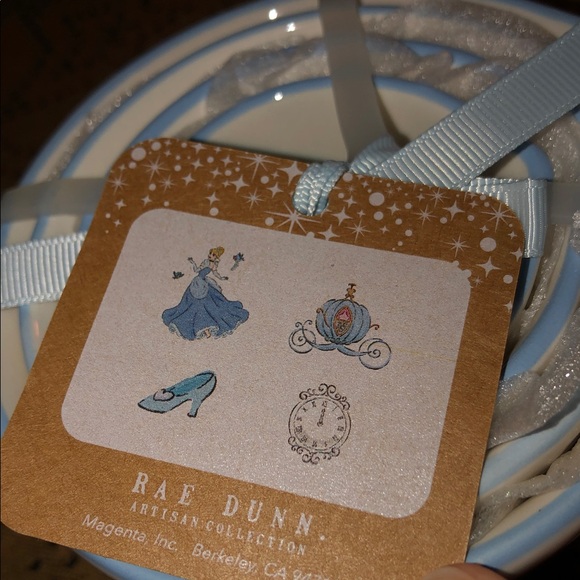 Rae Dunn Disney Princess Measuring Cups (Cinderella Looking Back) - Picture 7 of 8